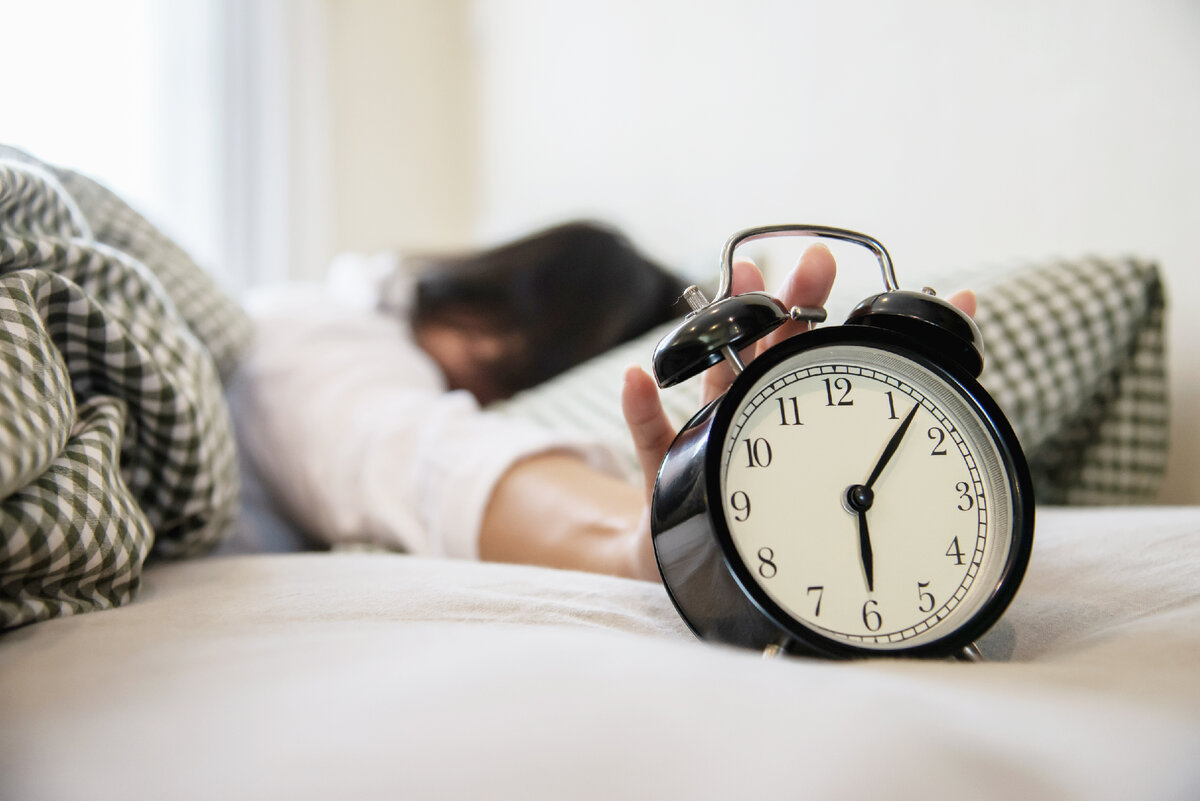 <a href="https://ru.freepik.com/free-photo/sleepy-woman-reaching-holding-the-alarm-clock_3937735.htm#query=%D0%9C%D0%B5%D1%87%D1%82%D1%8B&position=2&from_view=search&track=sph">Изображение от jcomp</a> на Freepik