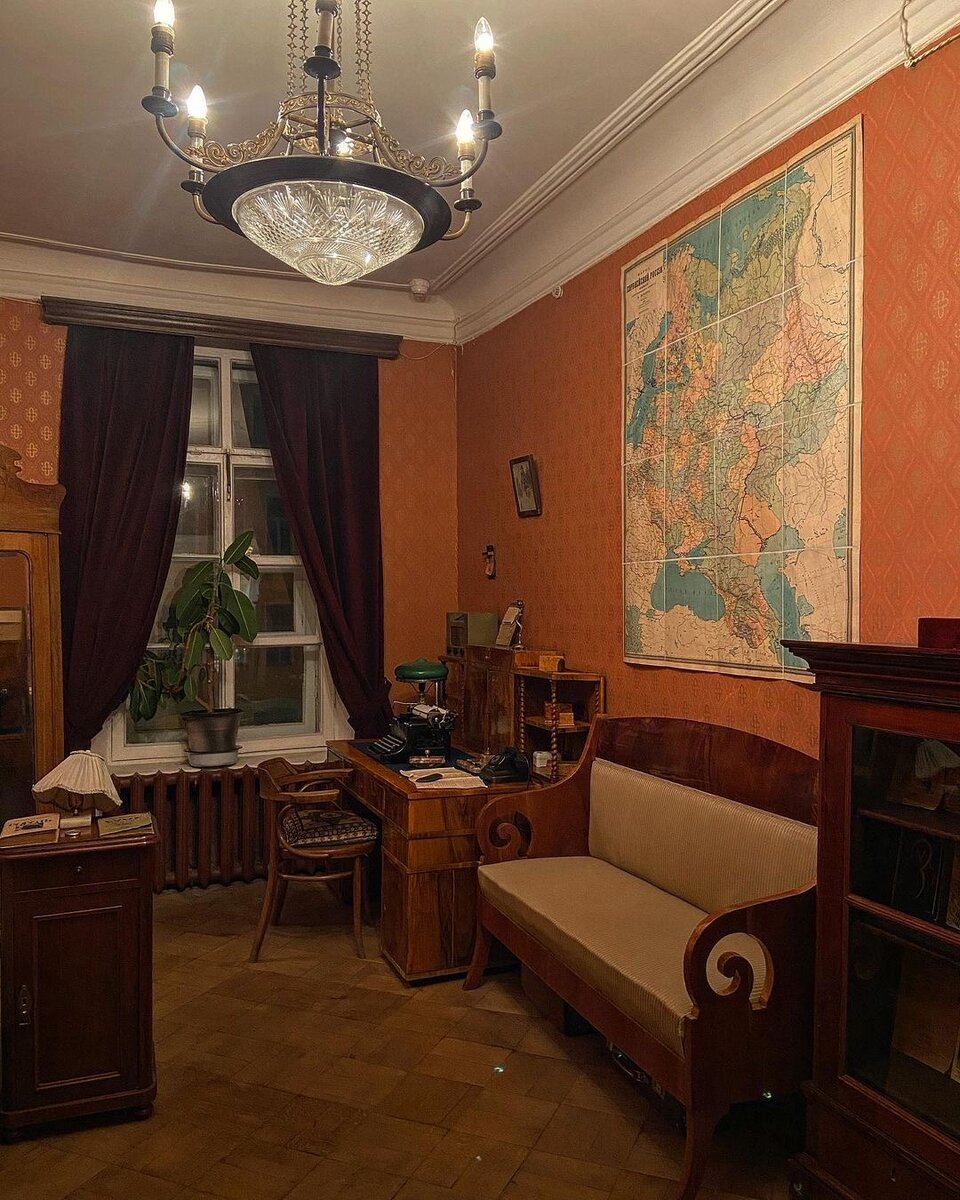 Комната в квартире Зощенко