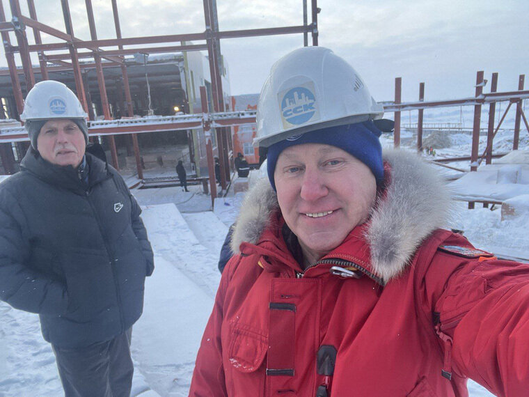    Василий Паршаков инспектирует строительный объект