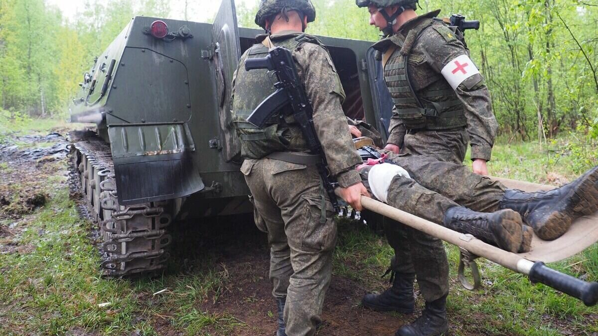     Военнослужащий из Ростовской области, получивший ранение в зоне СВО, не мог получить компенсацию из-за технической ошибки, сообщил в Telegram-канале депутат Евгений Федяев.