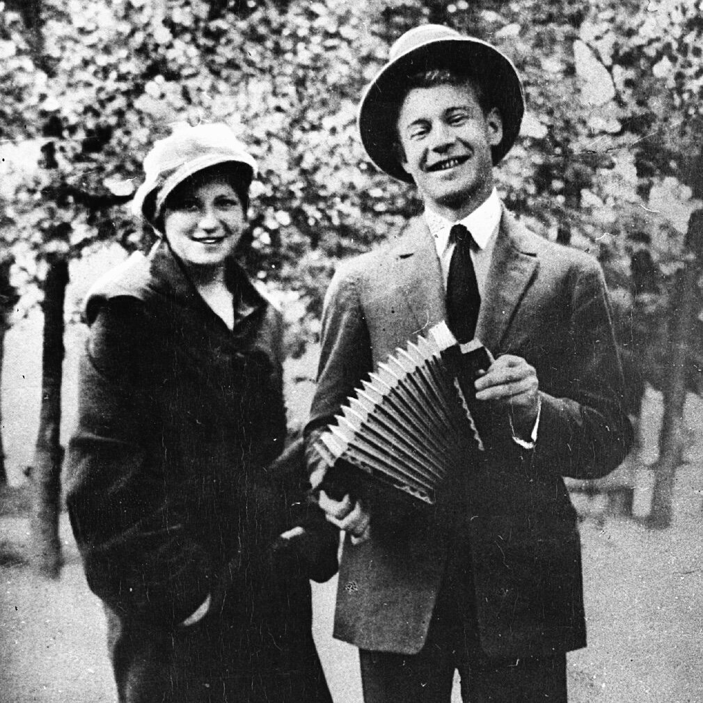 Екатерина с братом Сергеем Есениным 