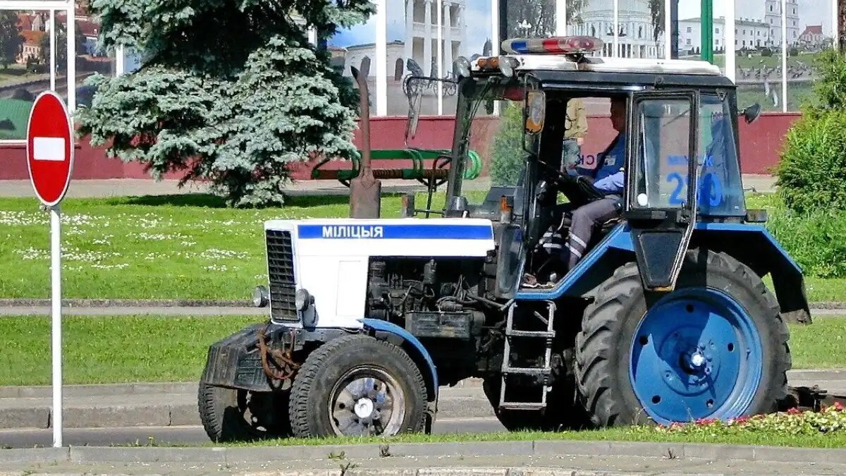 В Британии показали необычный полицейский трактор New Holland | ГлавПахарь  | Дзен