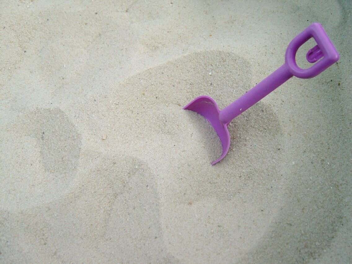 Песочница в ОС Microsoft Windows 11 – это специальный инструмент для запуска и тестирования различного программного обеспечения в изолированной среде операционной системы. Ниже подробно разберемся со всеми особенностями песочницы.