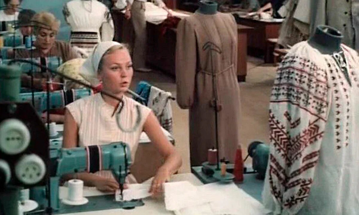 Кадр из фильма «Красиво жить не запретишь» (1982). Скриншот.