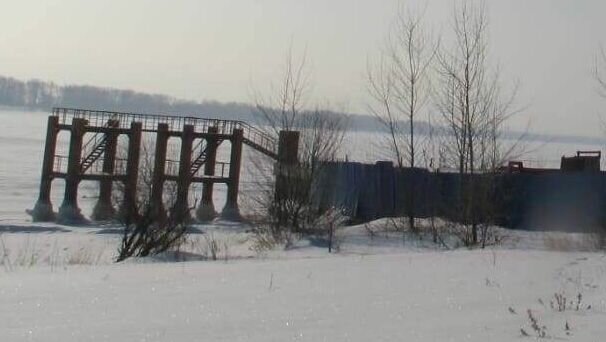     Казанская межрайонная природоохранная прокуратура нашла незаконно поставленный забор, ограничивающий доступ к грузовому причалу возле национального парка. Об этом сообщила пресс-служба ведомства.