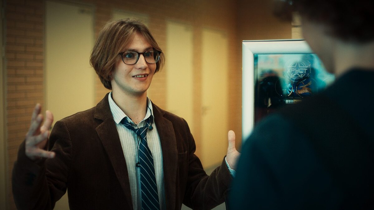 А вот и режиссёр "Лэйт найт скул". Совсем молоденькой. В смысле режиссер не сериала, а подросткового шоу