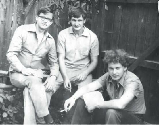 Леонид Топтунов на фото слева