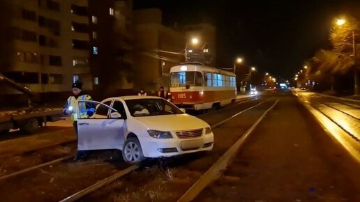 Девушка разделась посреди дороги под Пермью – видео