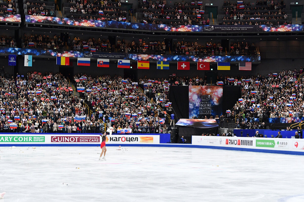 Алина Загитова после золотого проката на ЧМ-2019 в Сайтаме. Фото Global Look Press 