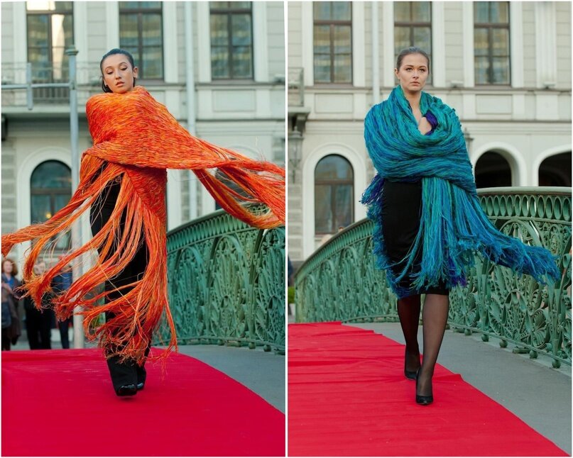 Шаль «Буддийское золото» (слева) и шаль «Бирюза» (справа) на показе Модного Дома ELENA TKACHENKO на Певческом мосту. 2013 г. Санкт-Петербург.