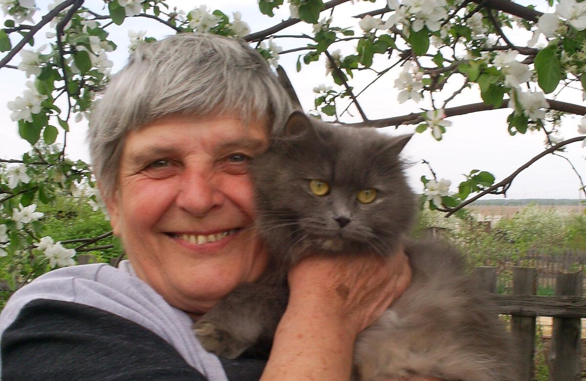 Баба Надя с моей мамой Мурзилкой 