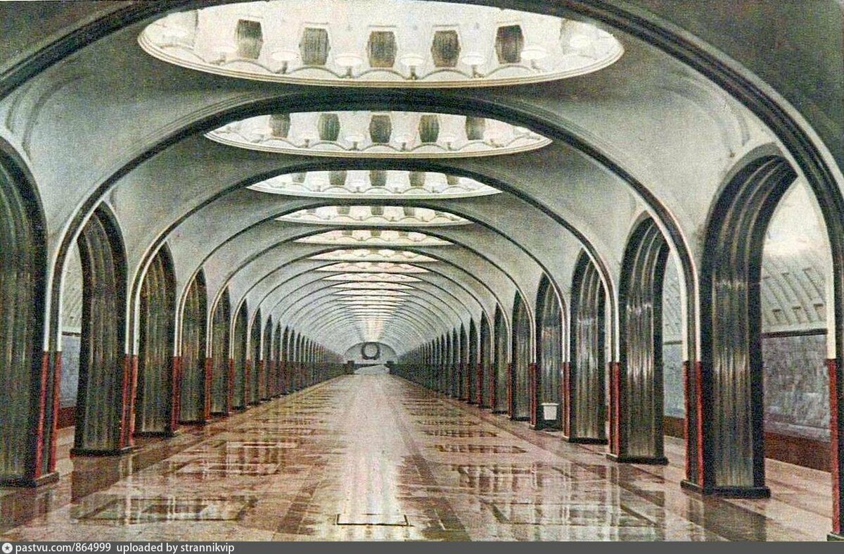 маяковская станция метро москва
