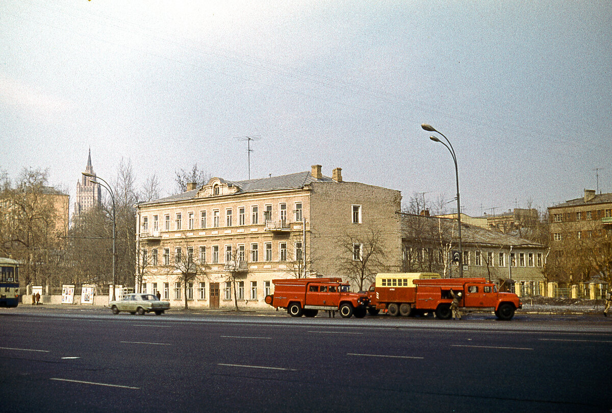 Такой была Москва 1970-х и так в 2022 году эти места выглядят на фото с тех  же точек | Armen | Дзен