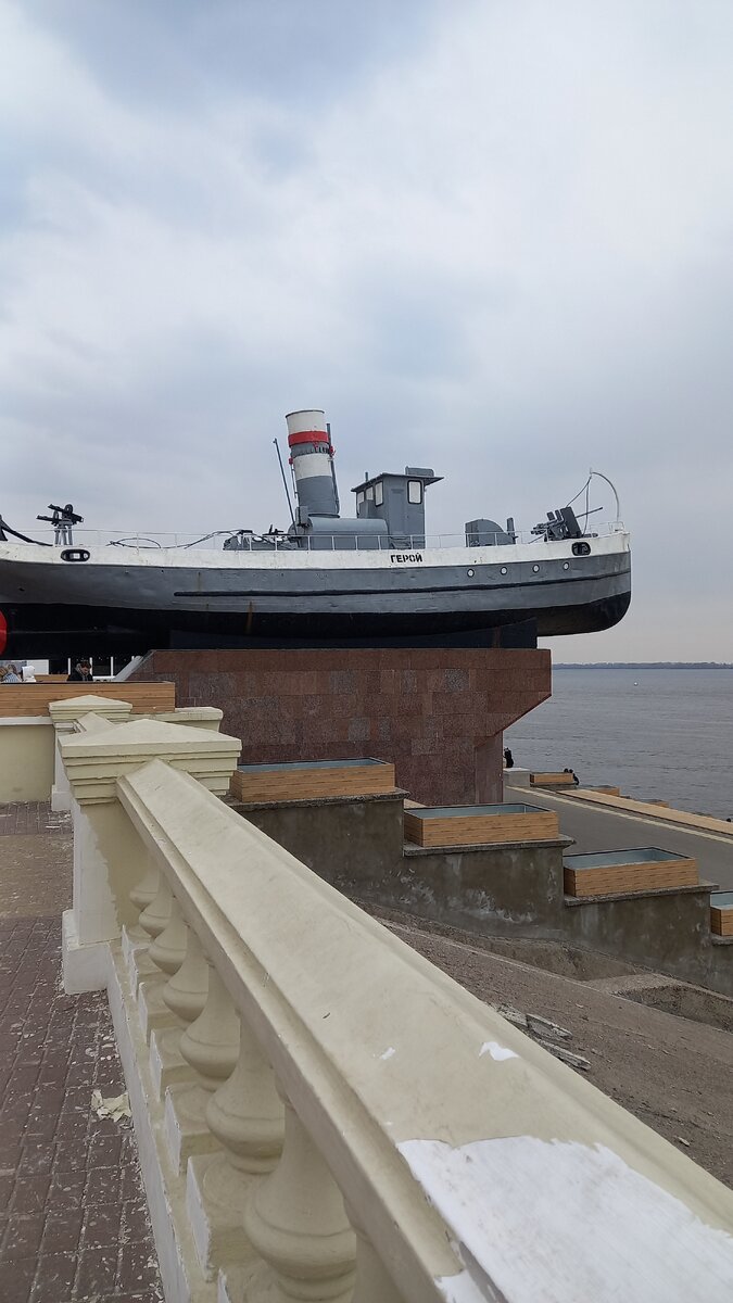 Катер "Герой".