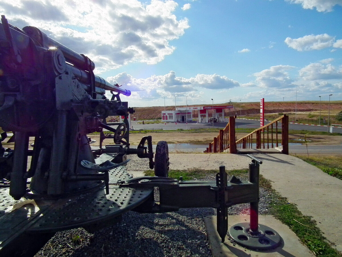 Сегодня орудие направлено точно на АЗС "ЛУКОЙЛ"