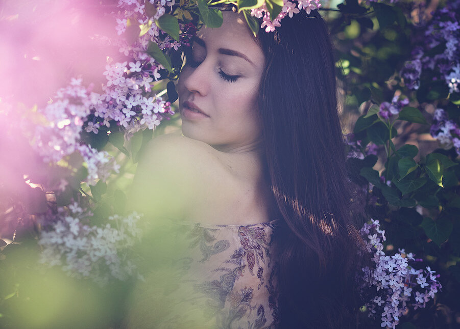 На фото художник слова Антонина Яхина (@antoninayakhina в Instagram). Автор фото фотограф Ирина Денисова (@irisadidrisa в Instagram)