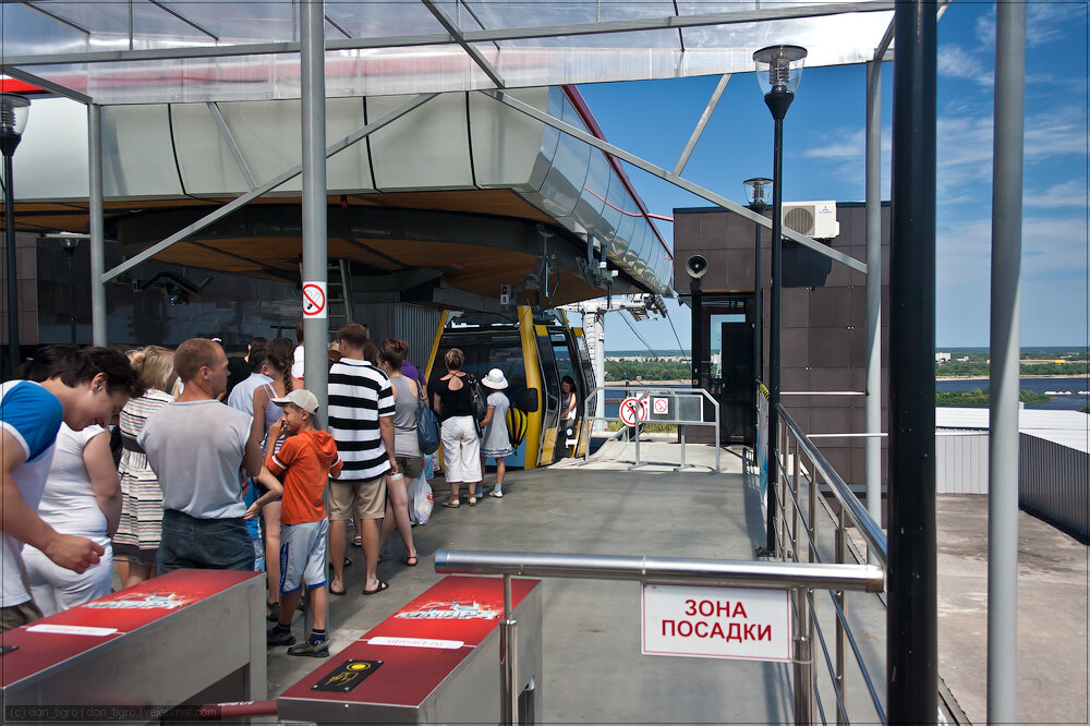 В очереди можно прождать иногда и до получаса