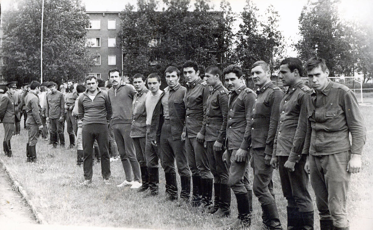 Сборная гв.67МСП по перетягиванию каната. Фото Ивана Хомик