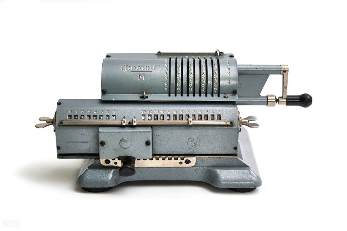 Так считали раньше и (есть подозрение), что в гос. органах считают до сих пор. Оригинал картинки: http://photo.sfu-kras.ru/files/imagecache/photo/photos2/sfu_museum-history_30smoll.jpg