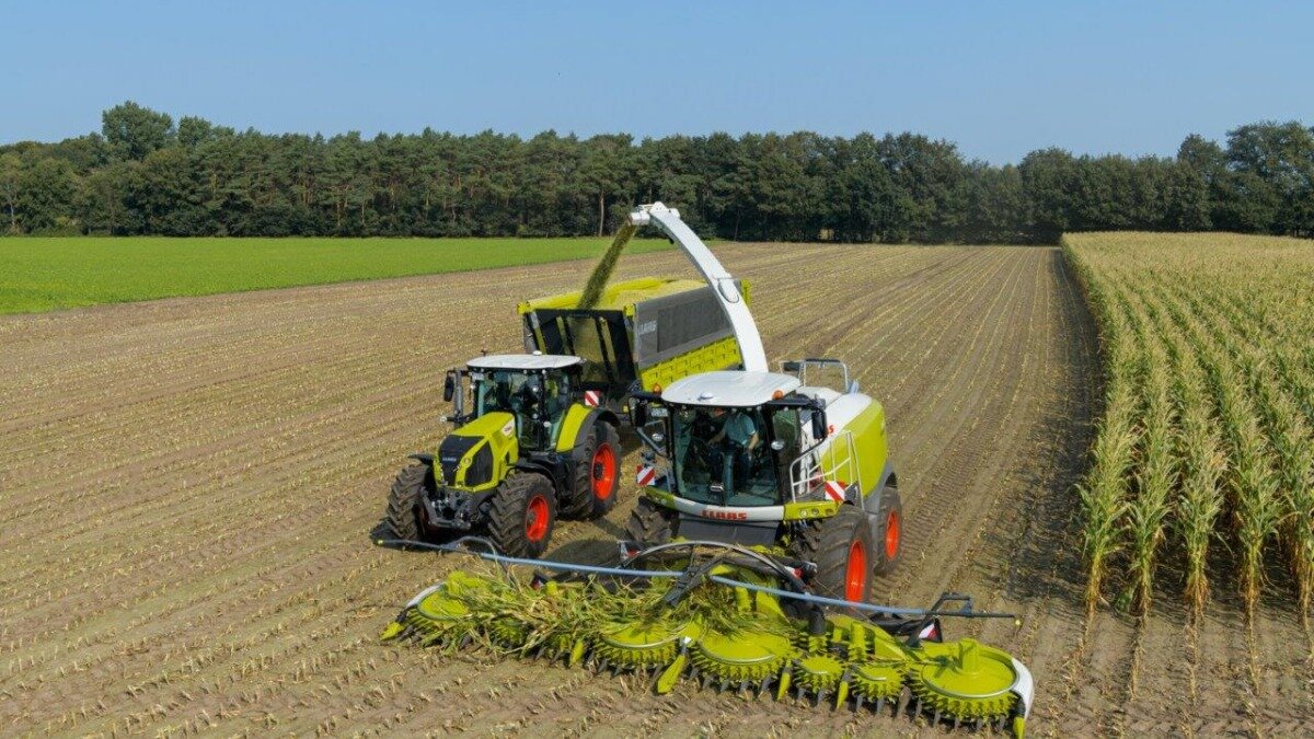 Фото: Пресс-релиз CLAAS Комбайн CLAAS JAGUAR 950 с 10 рядной жаткой ORBIS