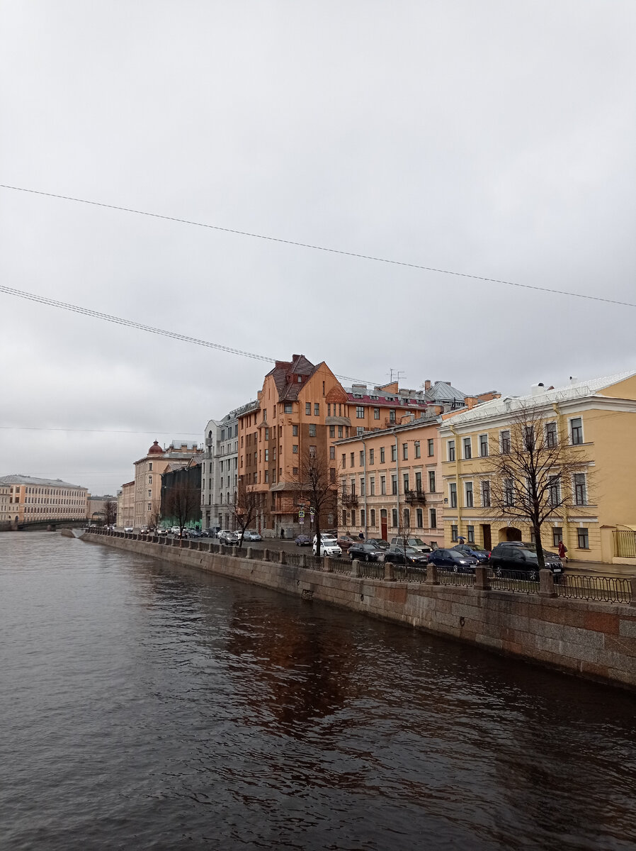Вид на дом Капустина с Египетского моста