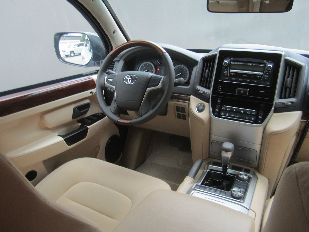 Toyota Sequoia LC 200