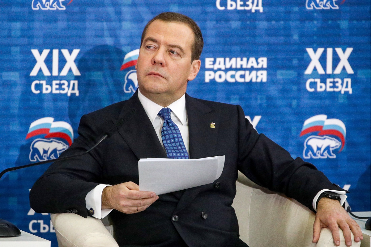 Политический лидер единая. Медведев Лидер партии Единая Россия. Председатель Единой России.