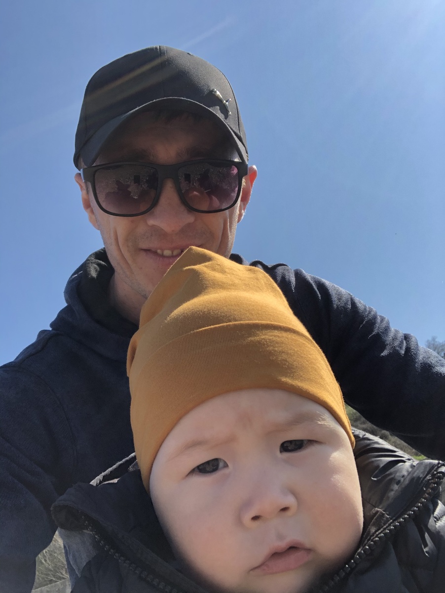 С сыном пришли на море