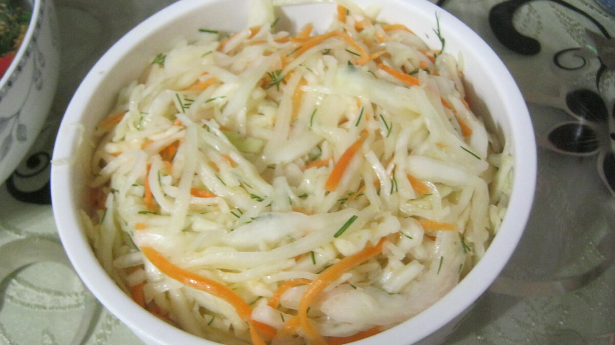 Вкусный  и  легкий  салат  из  капусты