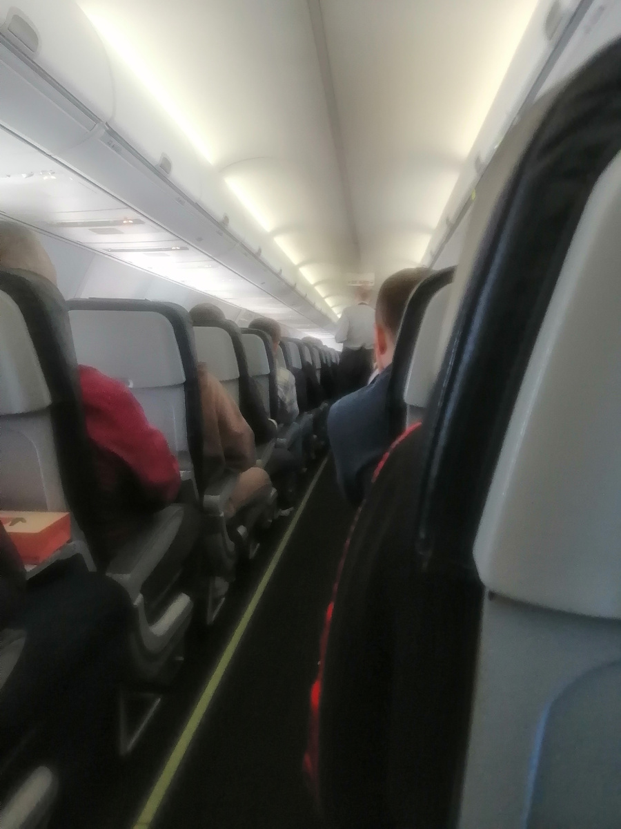 Началась раздача еды. 