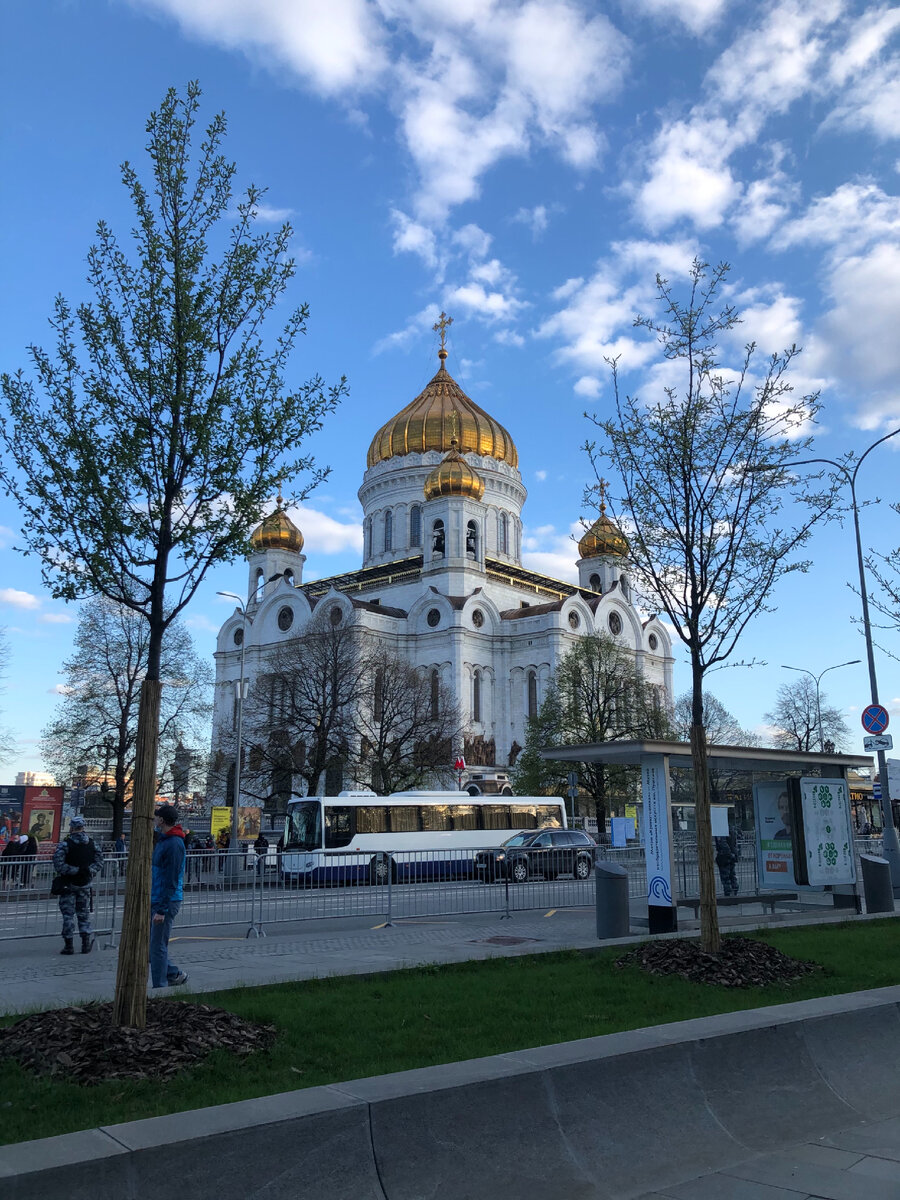 Храм Христа Спасителя закрыли на Пасху для тех, у кого нет пропуска