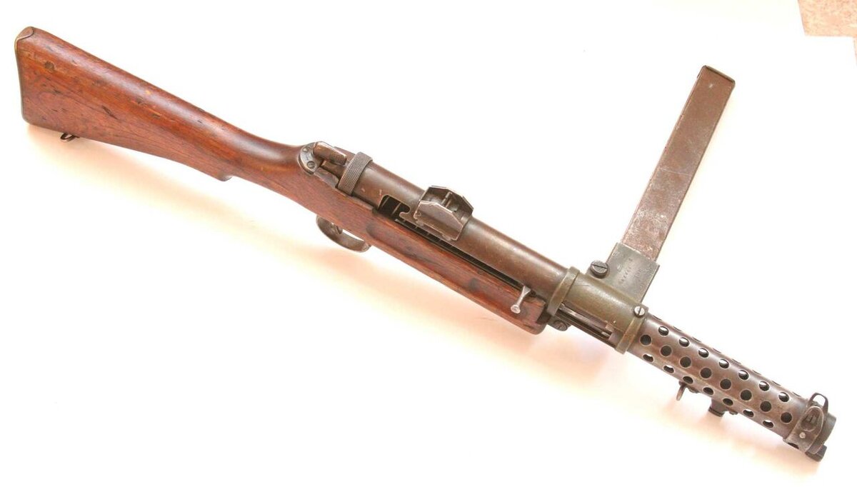 Lanchester. Источник фото: https://guns.allzip.org/topic/115/301492.html