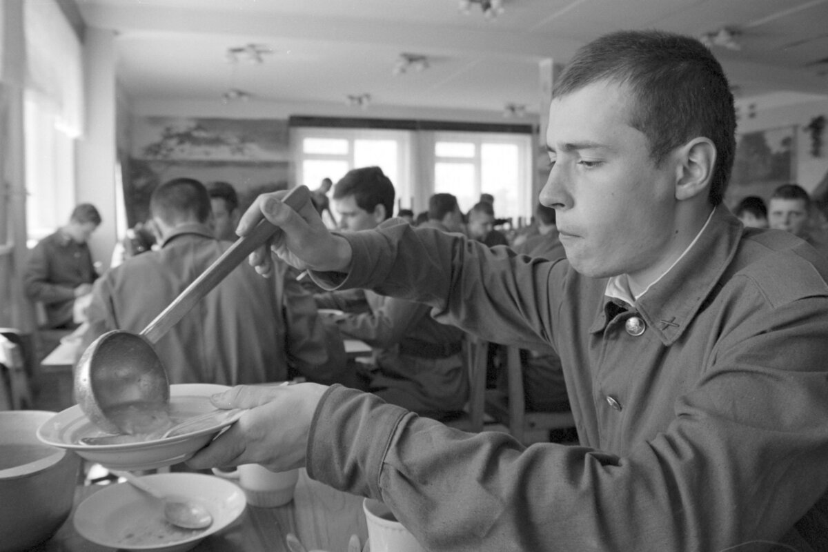 Молодой наворачивает...