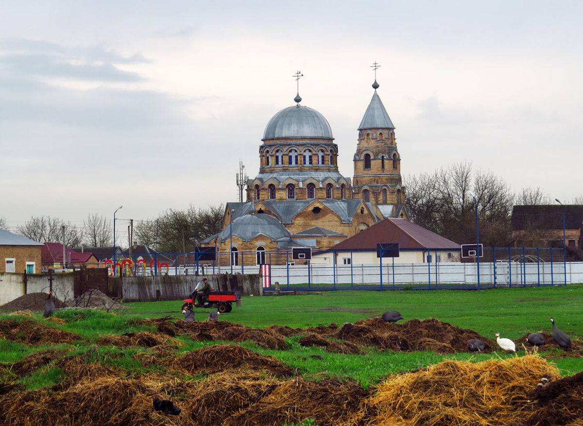 Церковь Успения Пресвятой Богородицы, Моздок (Моздокский район), фотография. фас