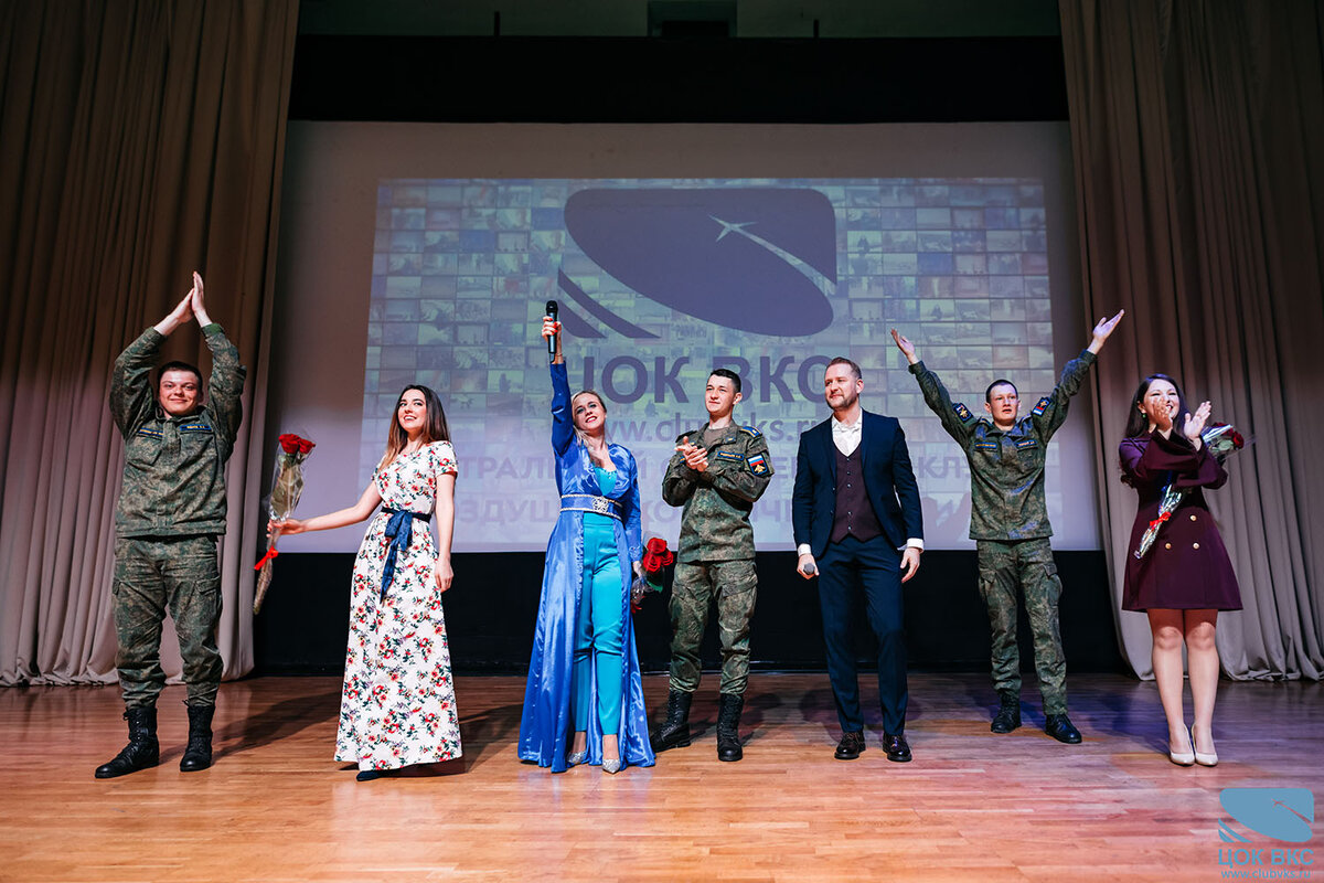 Творческая группа ЦОК ВКС выступила в Алабино для участников Парада Победы на Красной площади