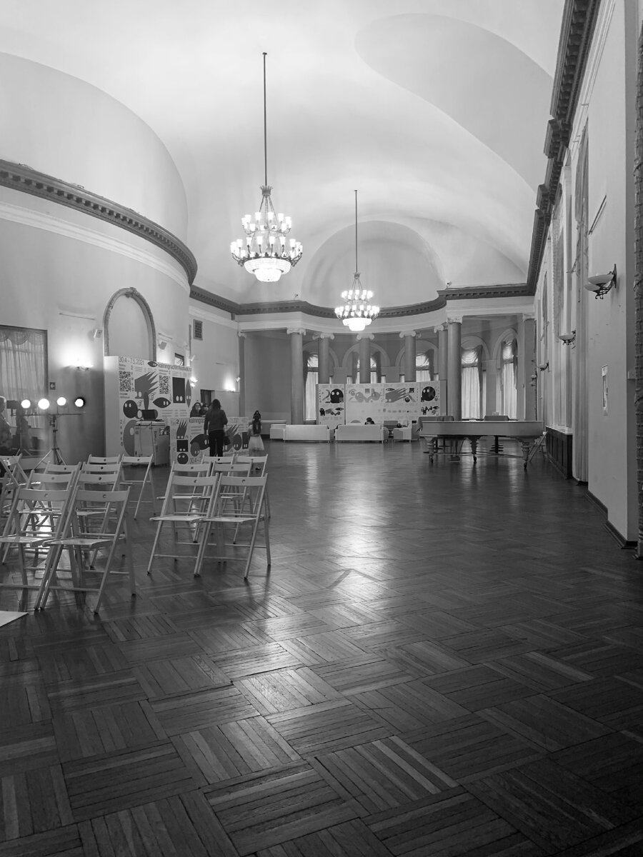 В театре я не была примерно тысячу лет