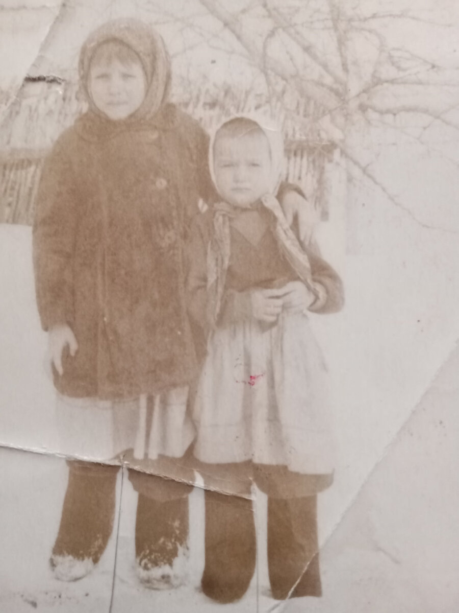 мама справа