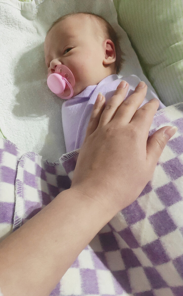 Приехали из роддома. Проблем со сном ещё нет