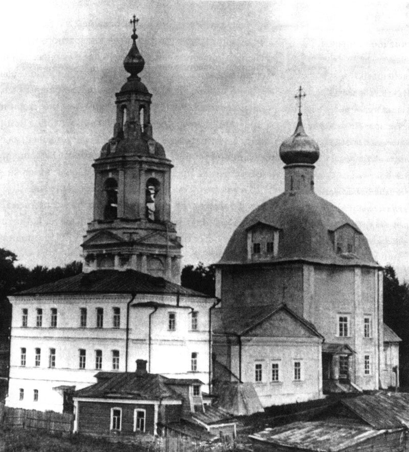 Рождественская церковь ныне сильно перестроена. Мы знаем её как общежитие Трикотажной фабрики
