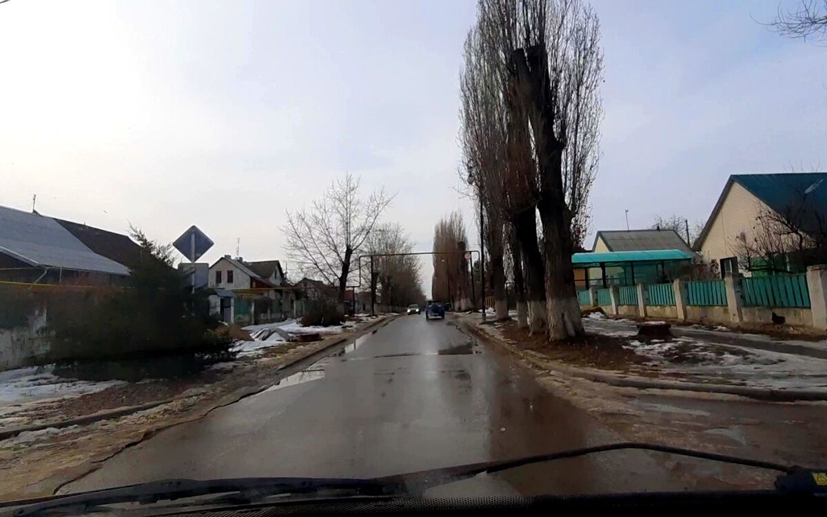 Обычный, хороший поселок, без ветхих, разрушенных домов.