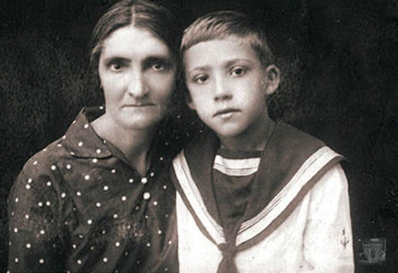 Юрий Никулин с мамой