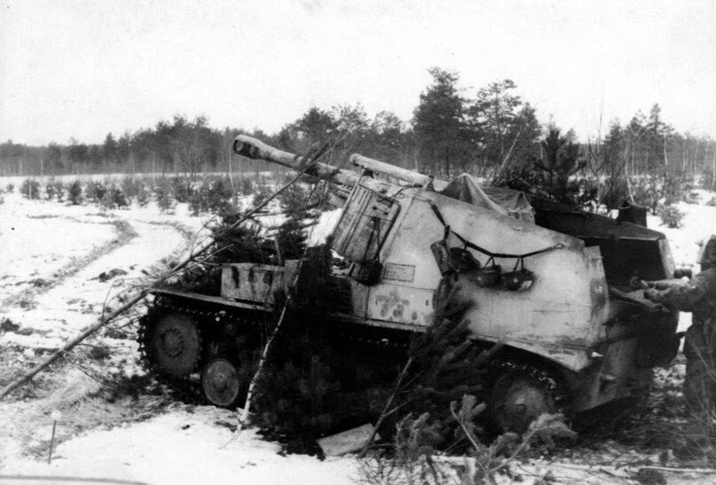 Не особо многочисленные самоходные гаубицы играли важную роль в маневренной войне