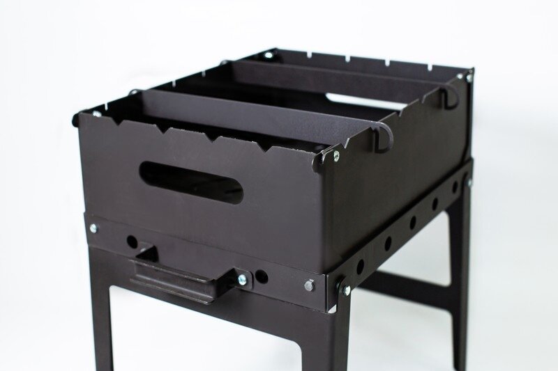 Мангал на шесть шампуров с термопокрытием 2 мм.