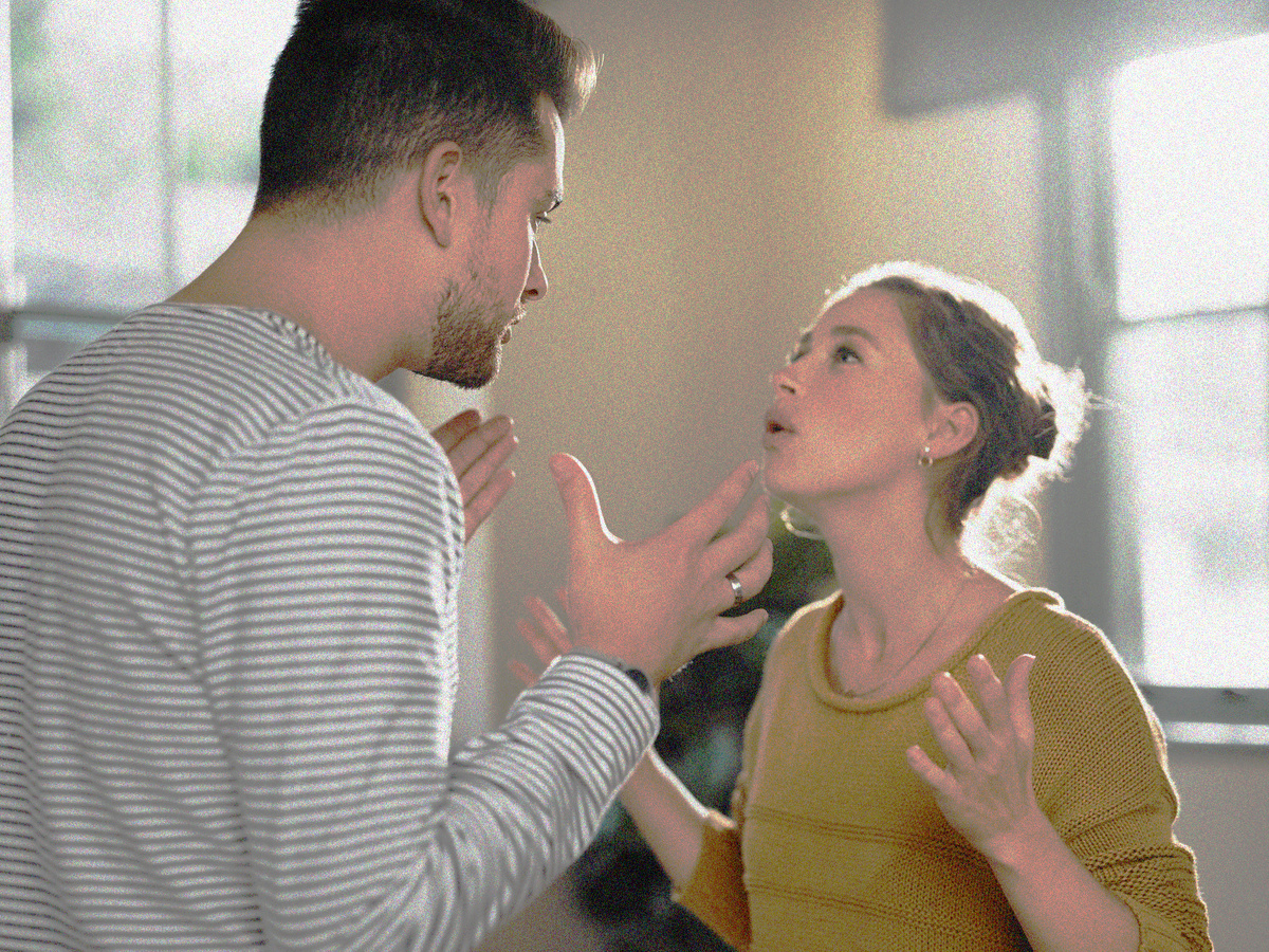 Если подозреваете измену, не стоит следить за мужчиной, рано или поздно он сам все выдаст.