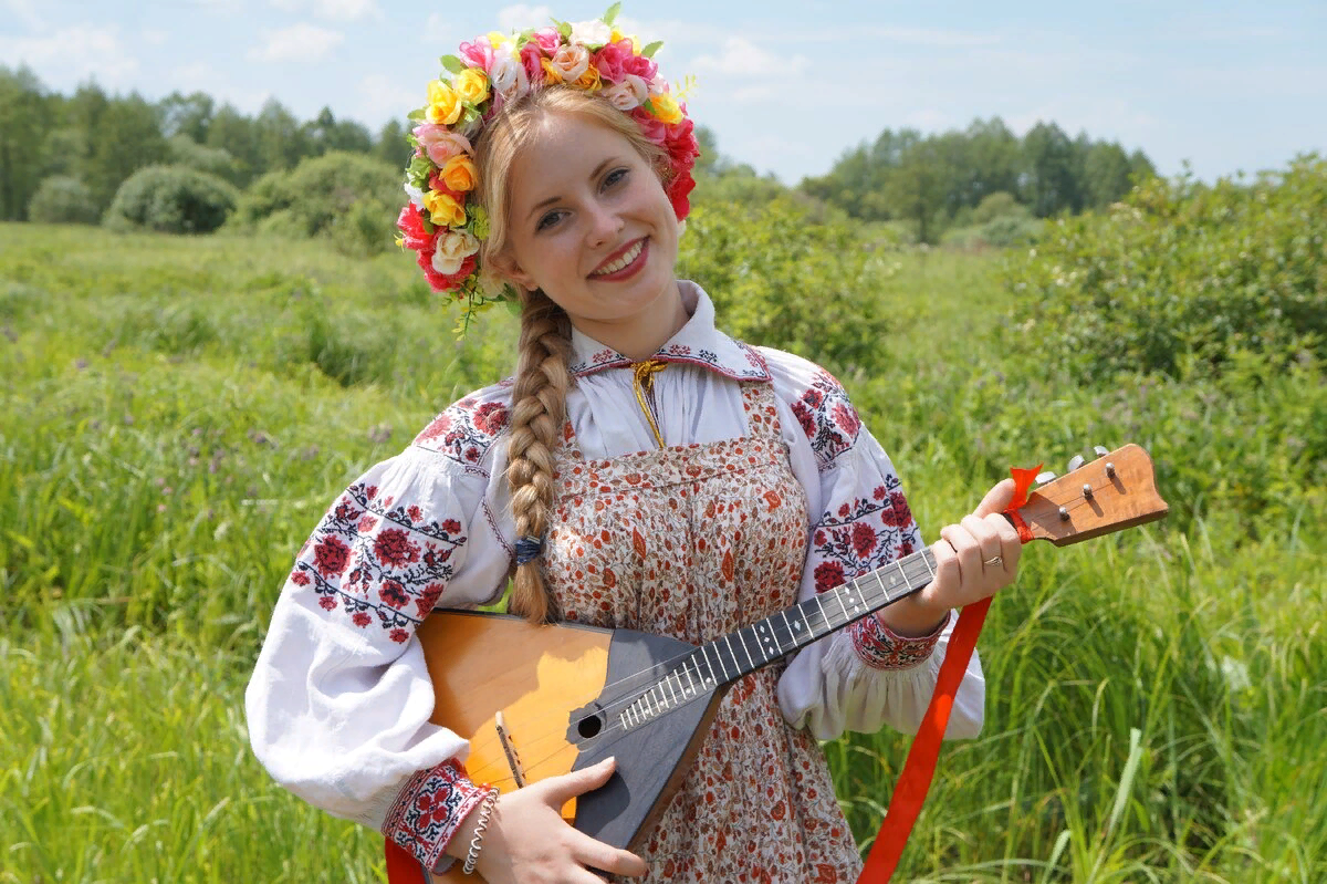 Русское пение. Международный праздник музыкантов-народников. День балалайки Международный праздник музыкантов-народников. Русская балалайка. Русские народные.