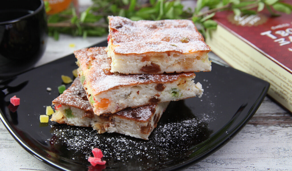 С.Пудовъ - Рецепт - Творожная запеканка на рисовой муке с изюмом и цукатами