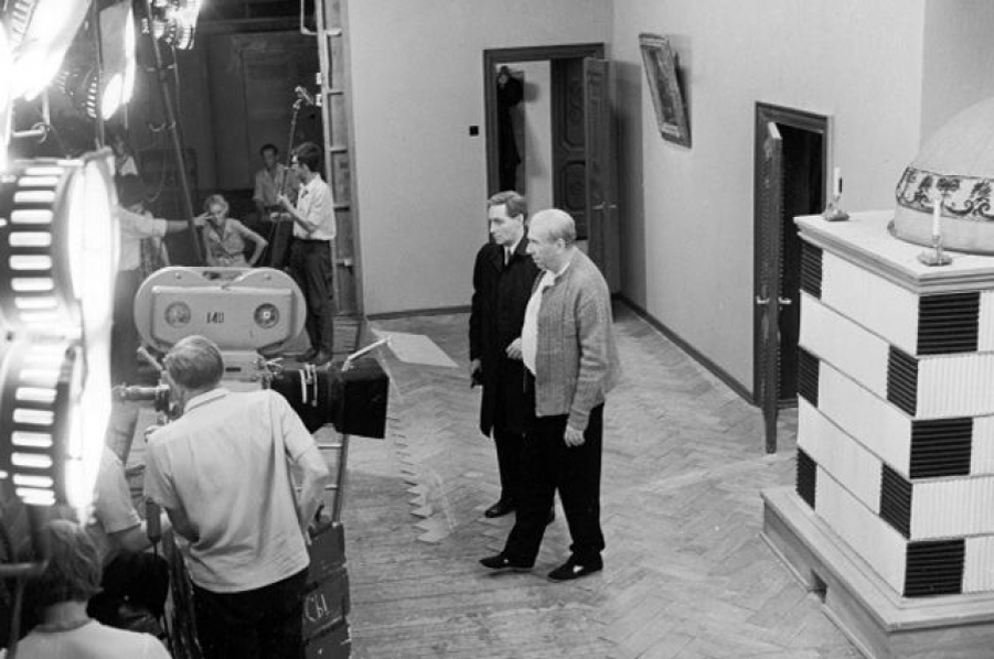 Фильм стал настоящим хитом, однако, когда в начале 1973 года он был смонтирован и его показали высокому телевизионному начальству, на голову режиссера посыпались первые упреки… Какие скандалы вызвал-29