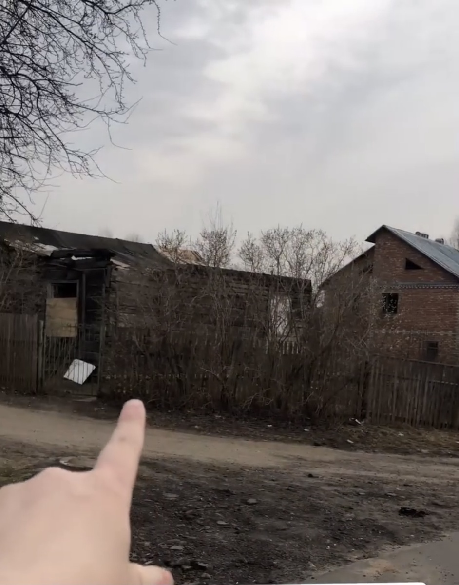 Один из сгоревших домов