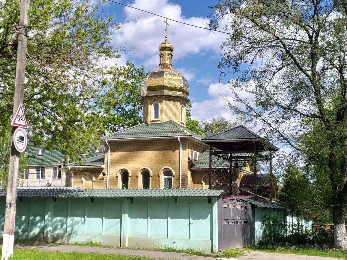 Спешу в храм, чтобы пообщаться со знакомым батюшкой на тему, которая меня заинтересовала 