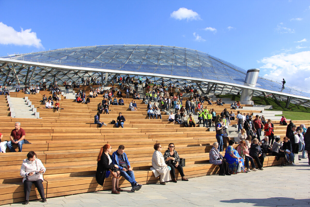Парк Зарядье в центре Москвы.   Автор фото: Петр Аксенов

